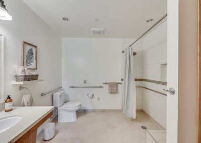 Cristo Rey Bedroom Bathroom